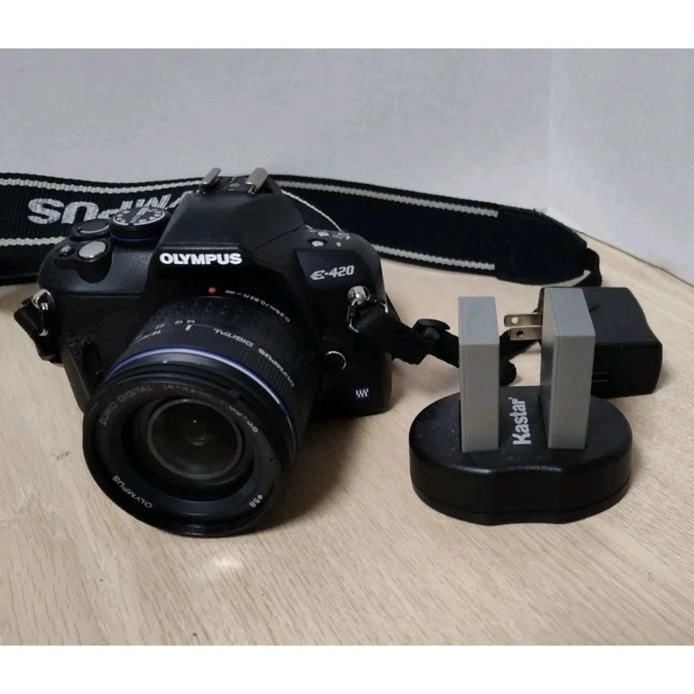 Olympus EVOLT E-420 DSLR Camera Bundle 14-42mm Lens 10MP Compact Four Thirds